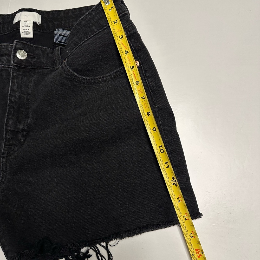 H&M Black Wash Jean Shorts Size 12 High Rise Waist Cut Off Denim Cotton Raw Hem - Picture 6 of 6